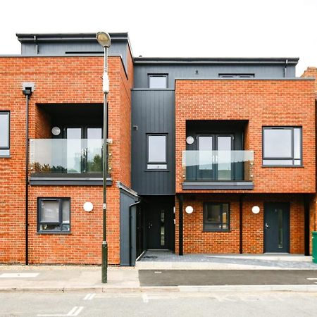 Hybrid Resi - London, Mitcham Close To Tooting And Wimbledon ミッチャム エクステリア 写真