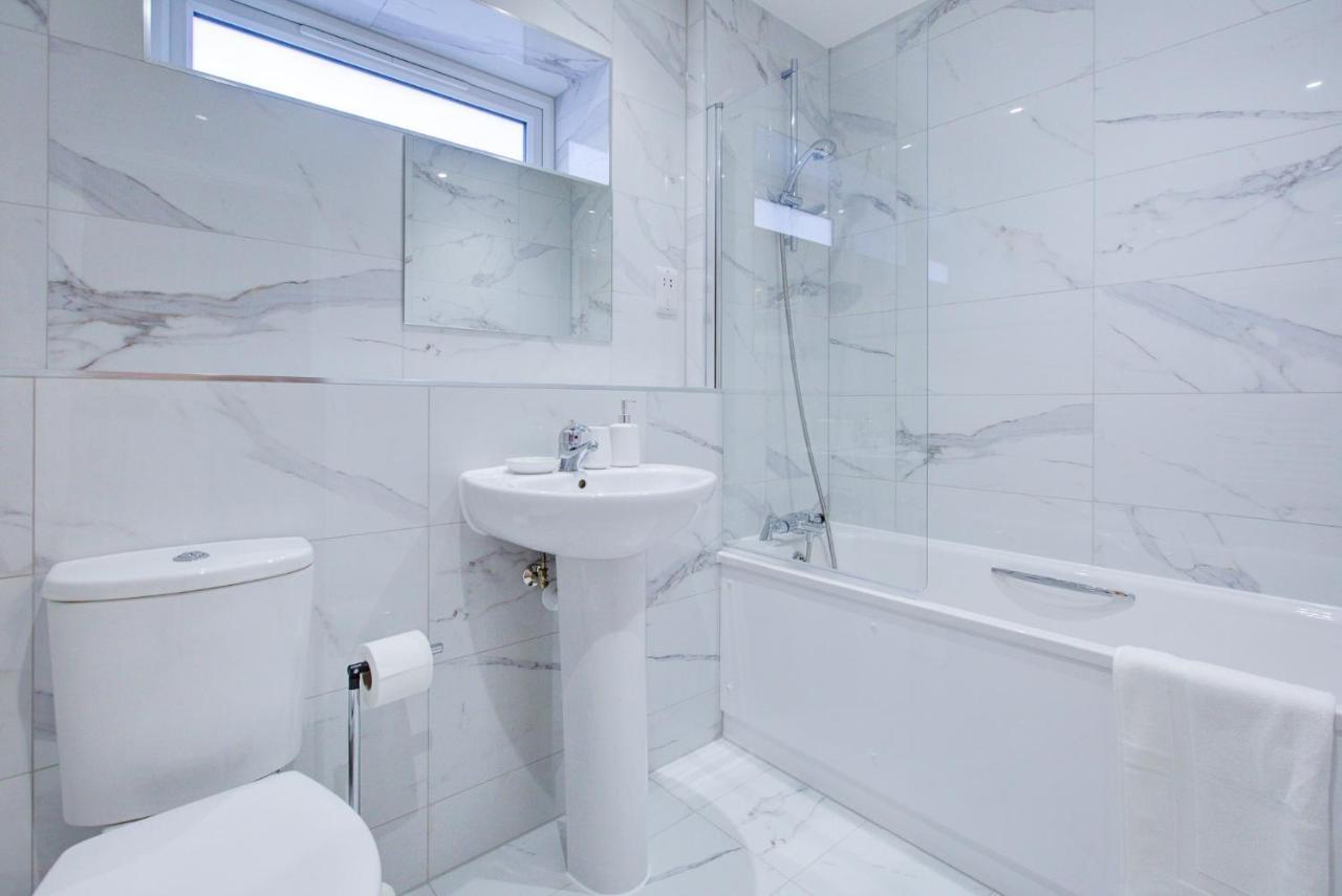 Hybrid Resi - London, Mitcham Close To Tooting And Wimbledon ミッチャム エクステリア 写真