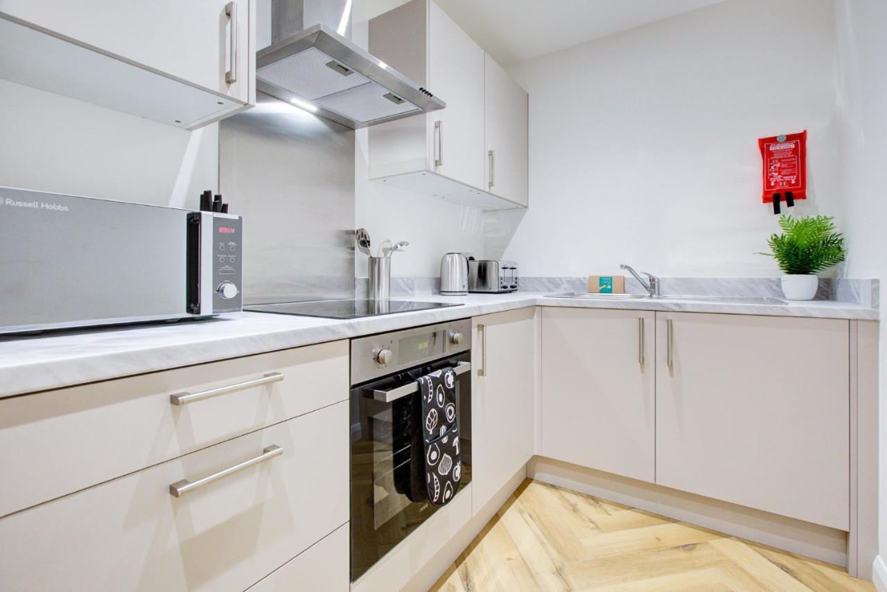 Hybrid Resi - London, Mitcham Close To Tooting And Wimbledon ミッチャム エクステリア 写真