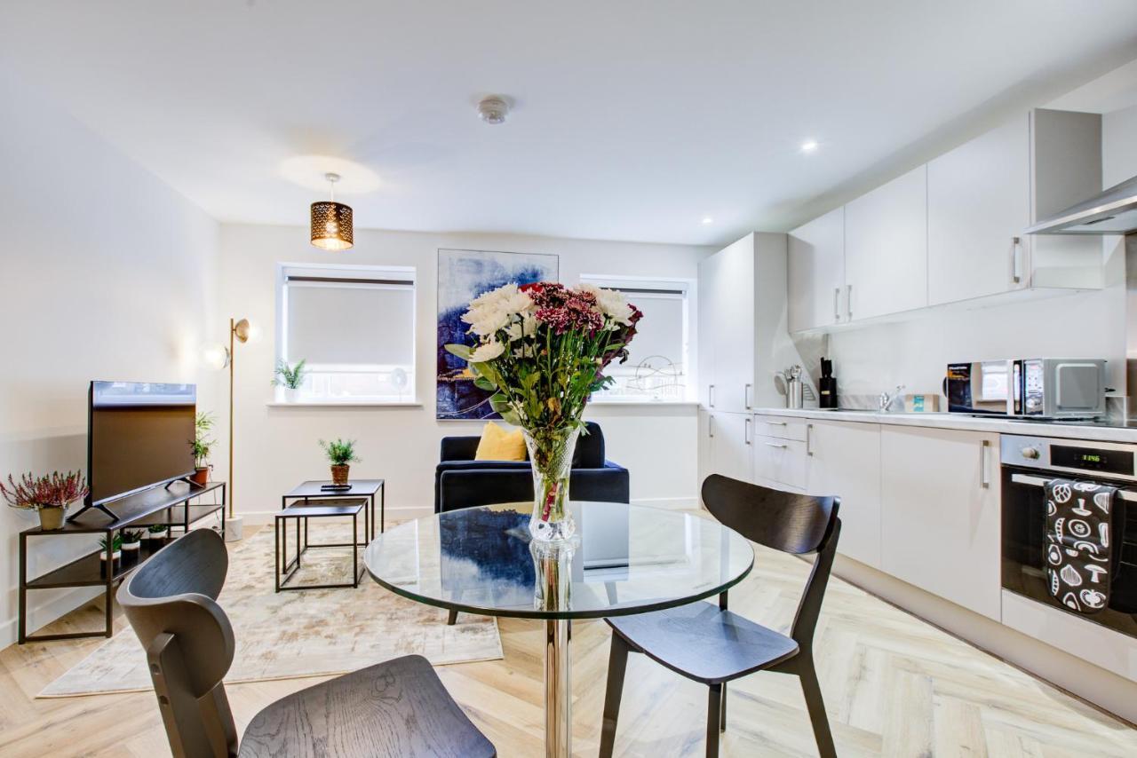 Hybrid Resi - London, Mitcham Close To Tooting And Wimbledon ミッチャム エクステリア 写真