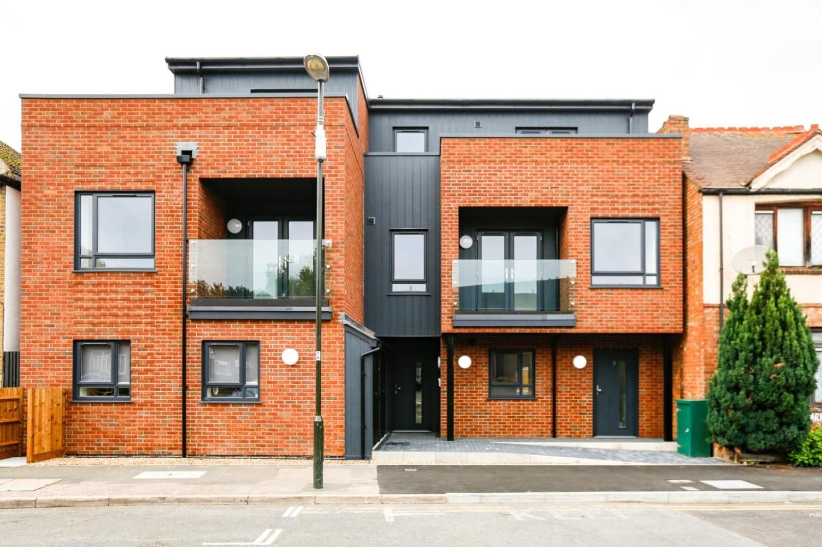 Hybrid Resi - London, Mitcham Close To Tooting And Wimbledon ミッチャム エクステリア 写真