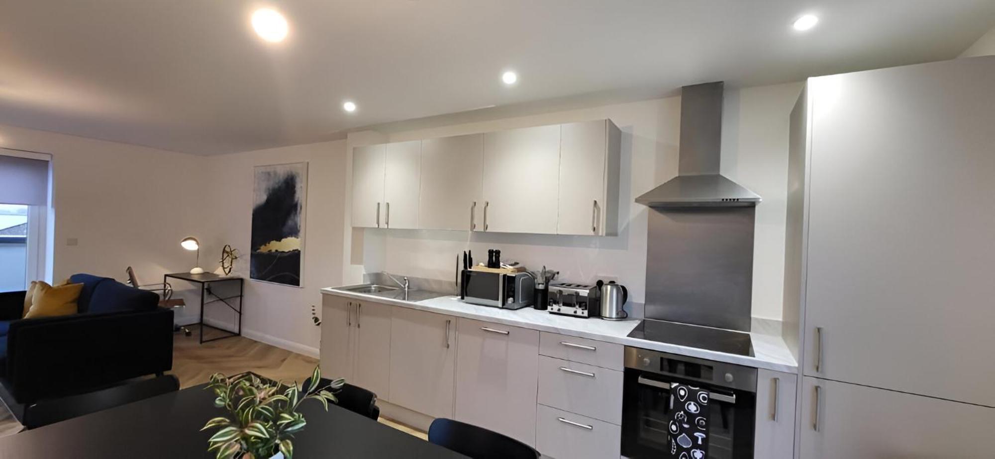 Hybrid Resi - London, Mitcham Close To Tooting And Wimbledon ミッチャム エクステリア 写真